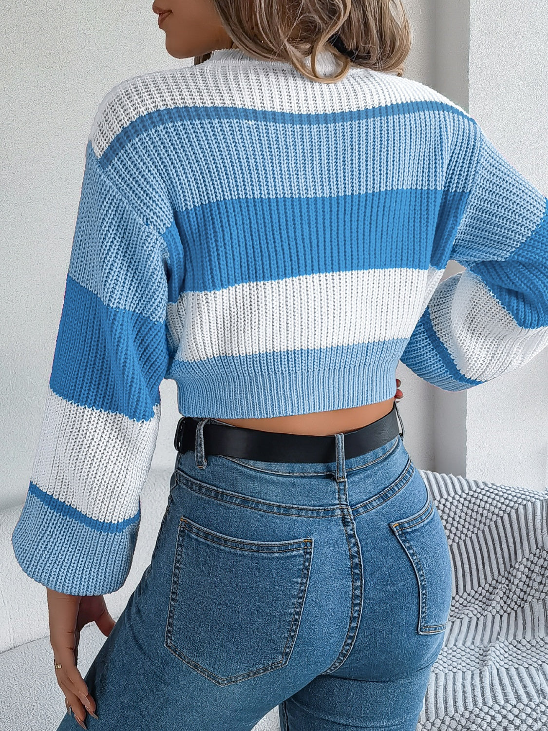 Color Block Round Neck - Cropped Sweater