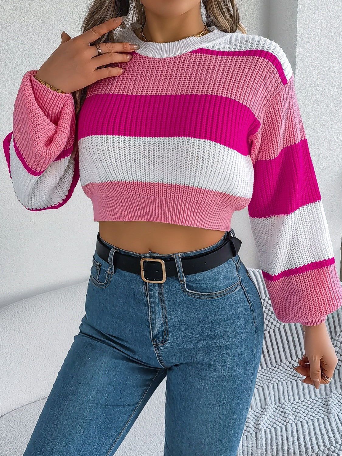 Color Block Round Neck - Cropped Sweater