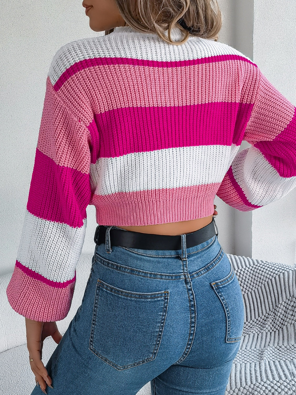 Color Block Round Neck - Cropped Sweater